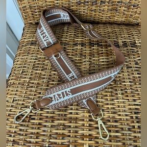 Steve Madden Adjustable + Removable Strap
